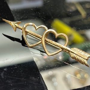 Fabulous 14k Double heart and arrow brooch